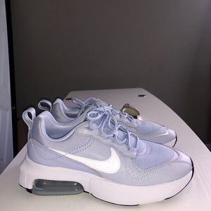 Nike Air Max Verona sneakers in ghost and white